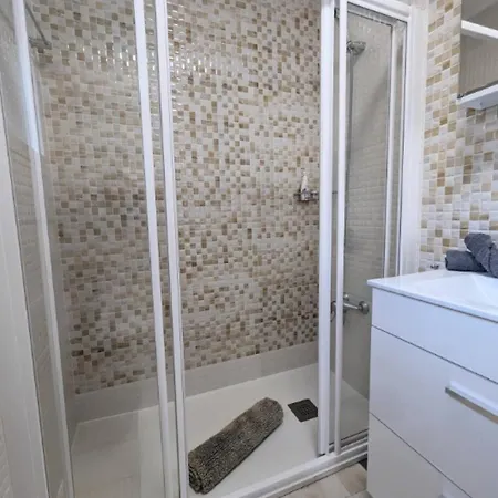 R-41 Modern With Pool Apartament